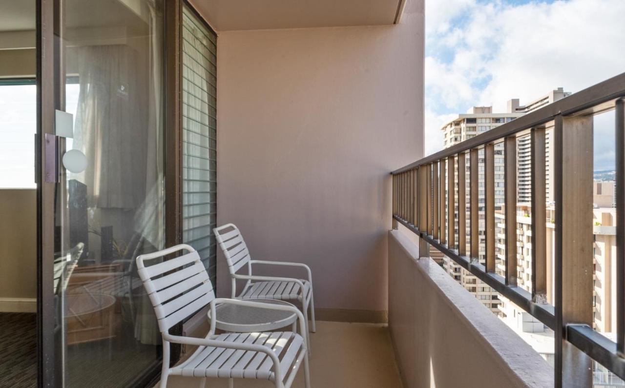 Private One Bedroom Condo, With Corporate Rental Car Savings Code Included, Free Onsite Parking Honolulu Exterior foto